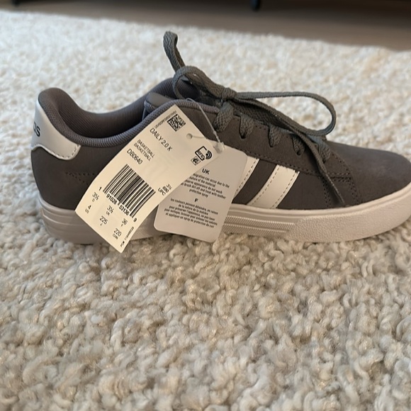 NWT ADIDAS court grey sneakers - Picture 4 of 7